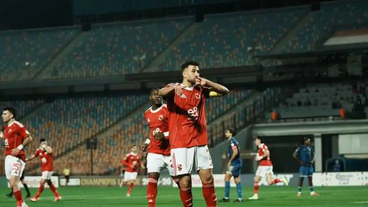 الأهلي ينهي الشوط الأول متقدماً بهدف نظيف على الترجي في نهائي أفريقيا